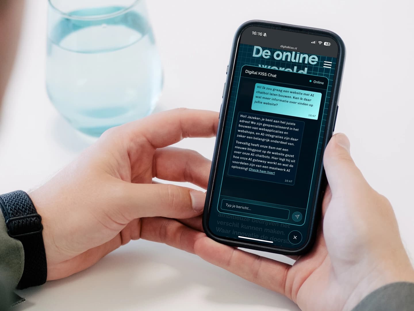 Van generieke chatbot naar maatwerk: hoe onze AI Gateway klant-specifieke antwoorden geeft